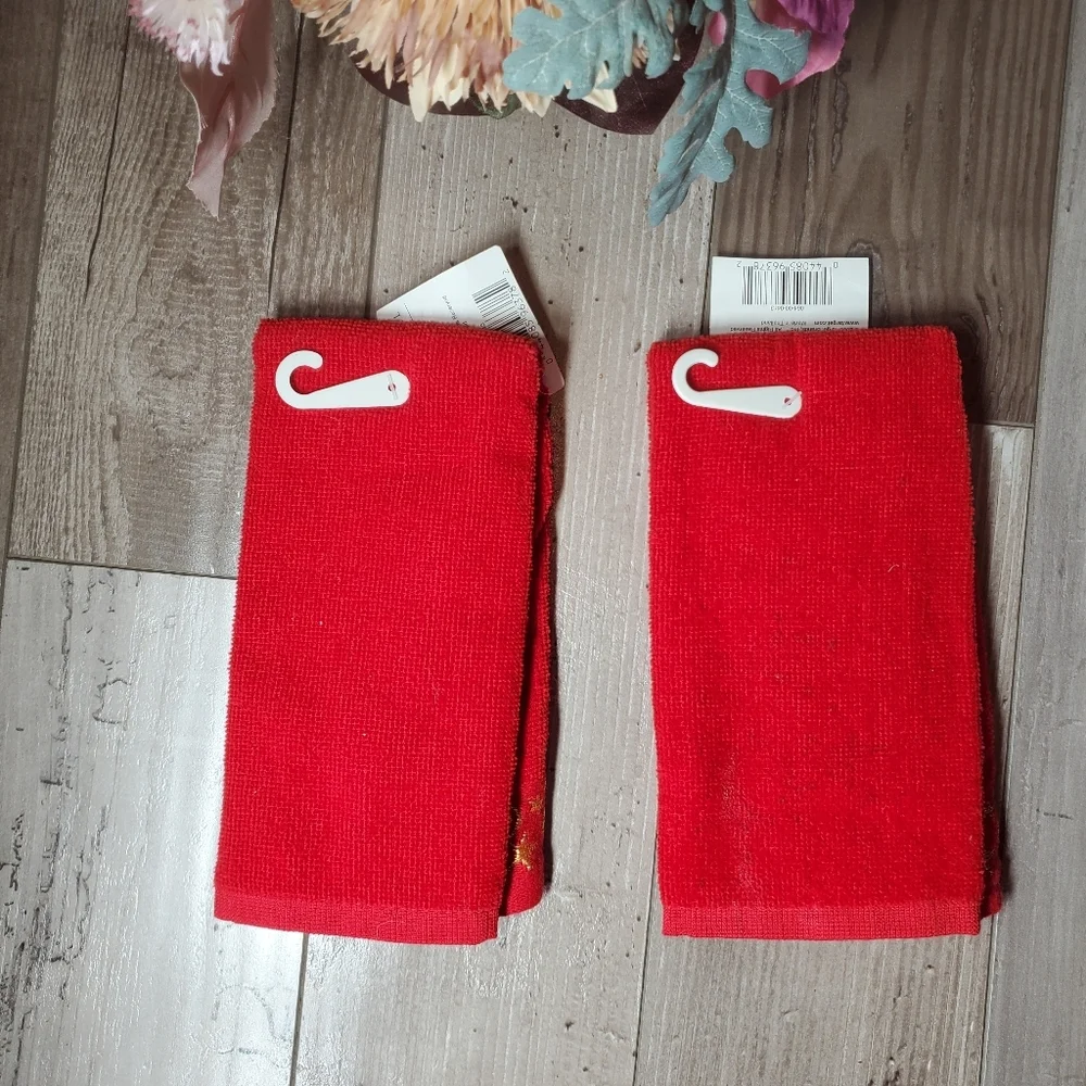 NWT HOME for the Holidays 2pc Christmas Tree Fingertip Towel Bundle Red Green